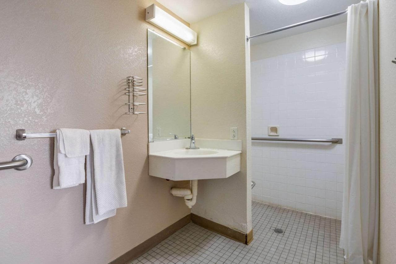 Econo Lodge Inn & Suites Terre Haute Ngoại thất bức ảnh
